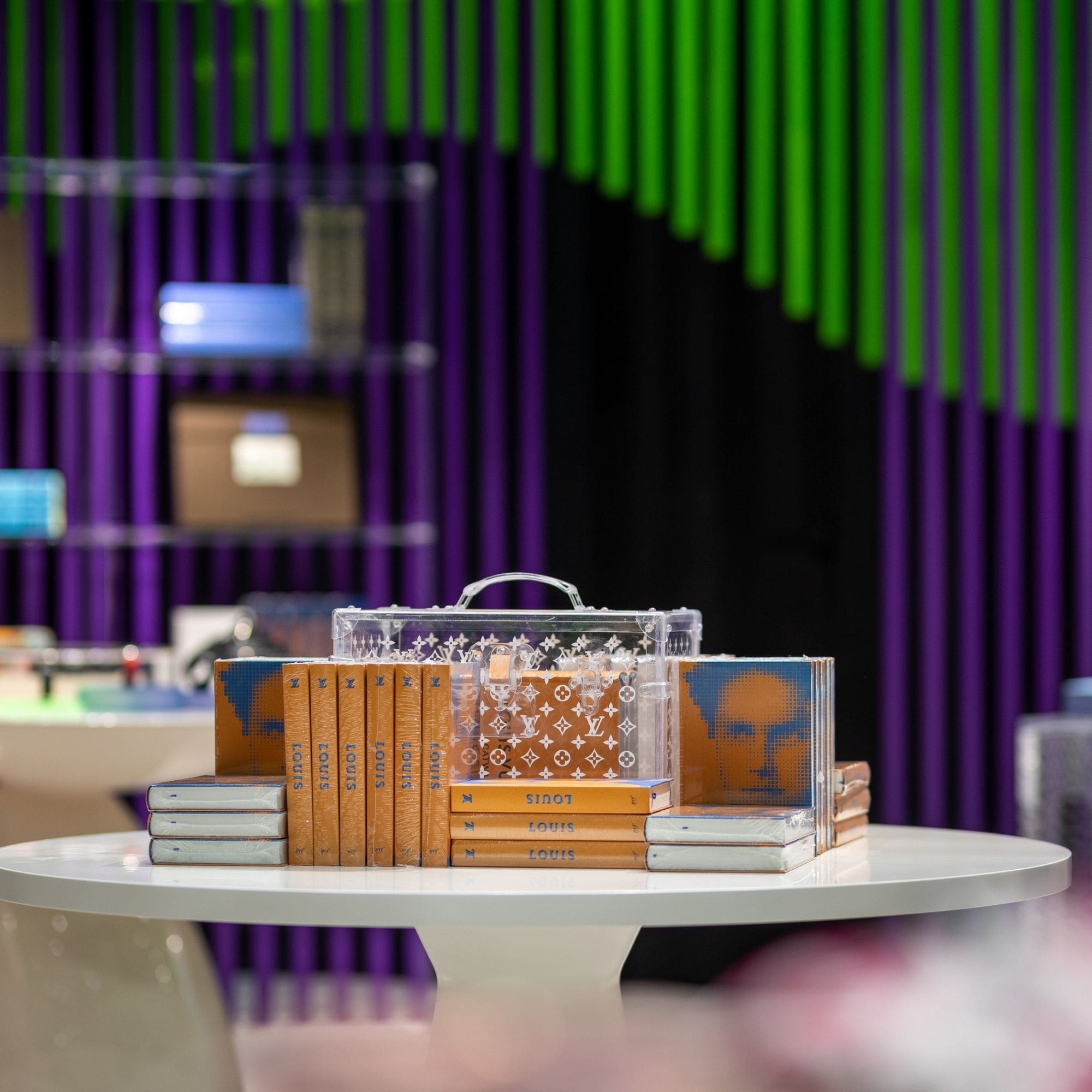 Exposición Louis Vuitton 160 en Qingdao China Runway Revistas