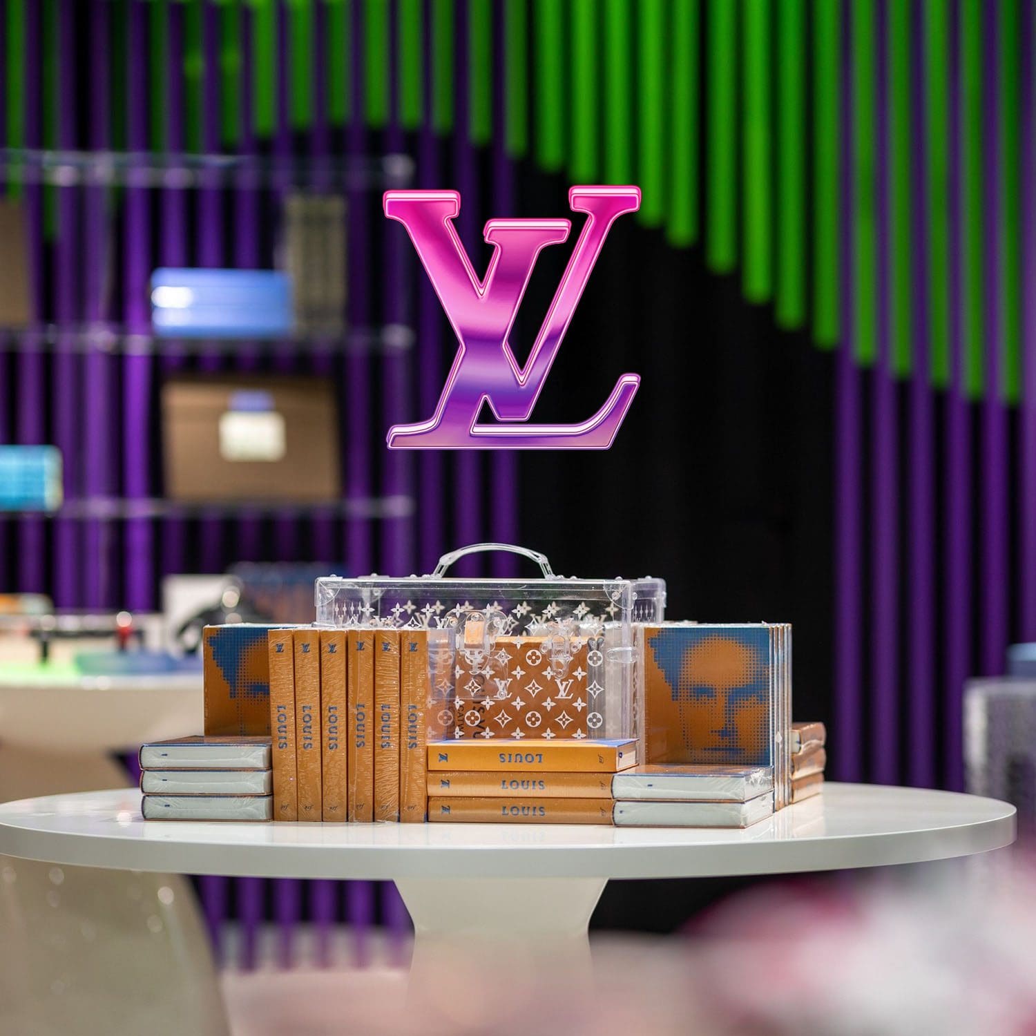 Exposición Louis Vuitton 160 en Qingdao China Runway Revistas