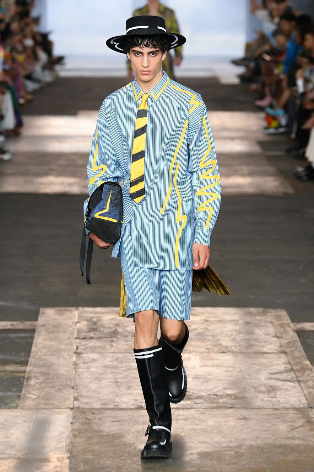Moschino Homme Printemps Été 2023 Runway Magazine