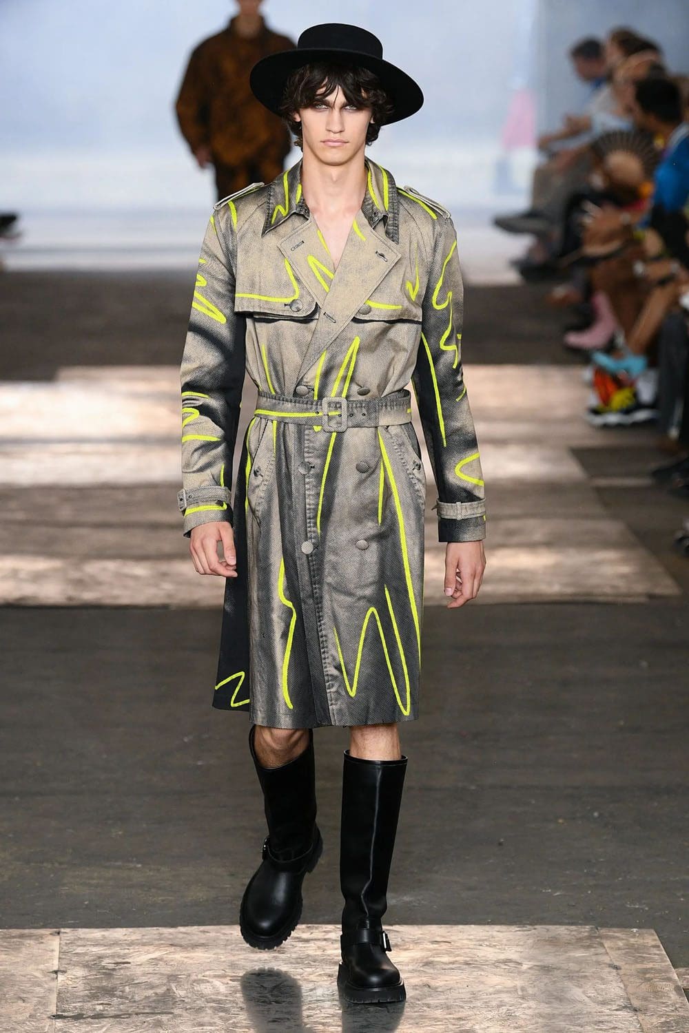 Moschino Homme Printemps Été 2023 Runway Magazine