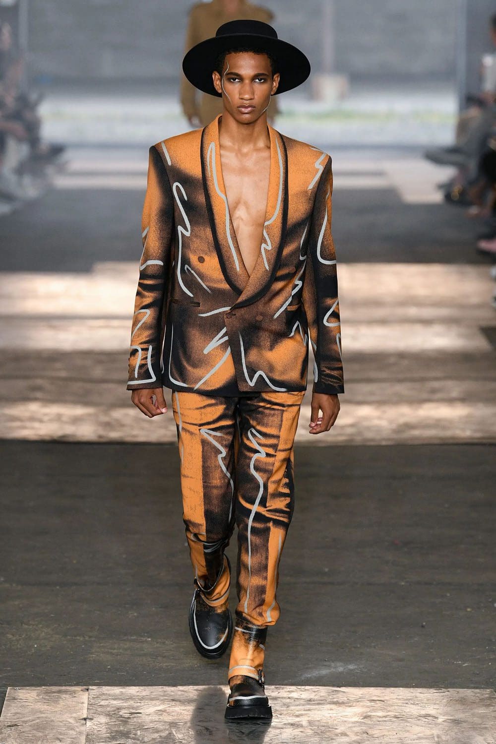 Moschino Homme Printemps Été 2023 Runway Magazine
