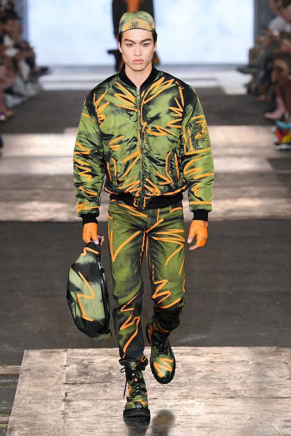 Moschino Homme Printemps Été 2023 Runway Magazine