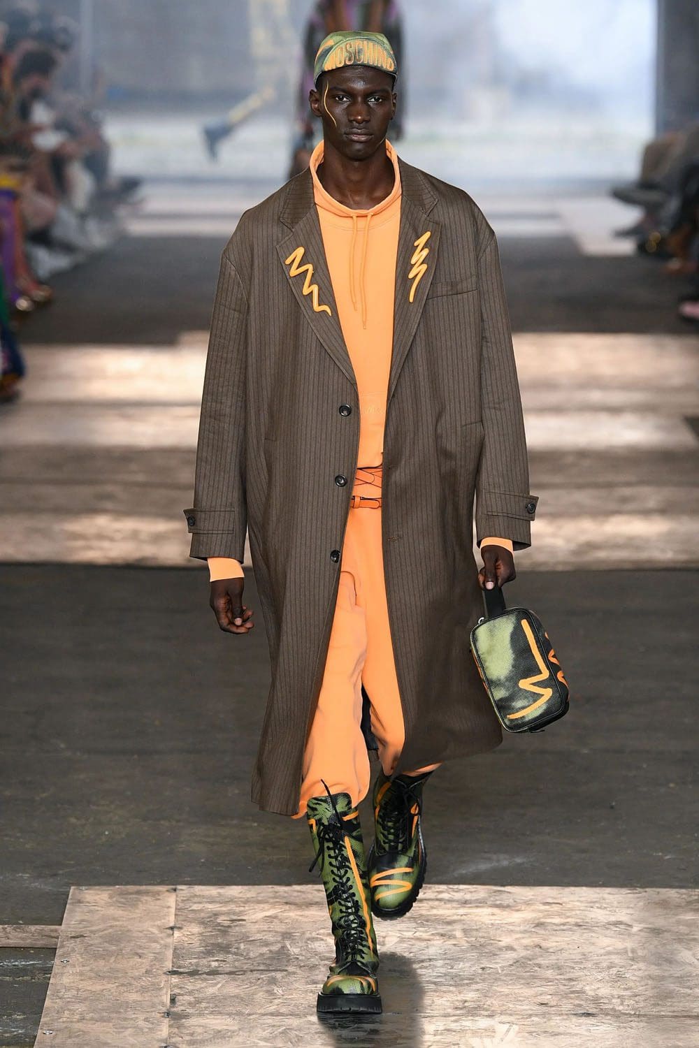 Moschino Homme Printemps Été 2023 Runway Magazine