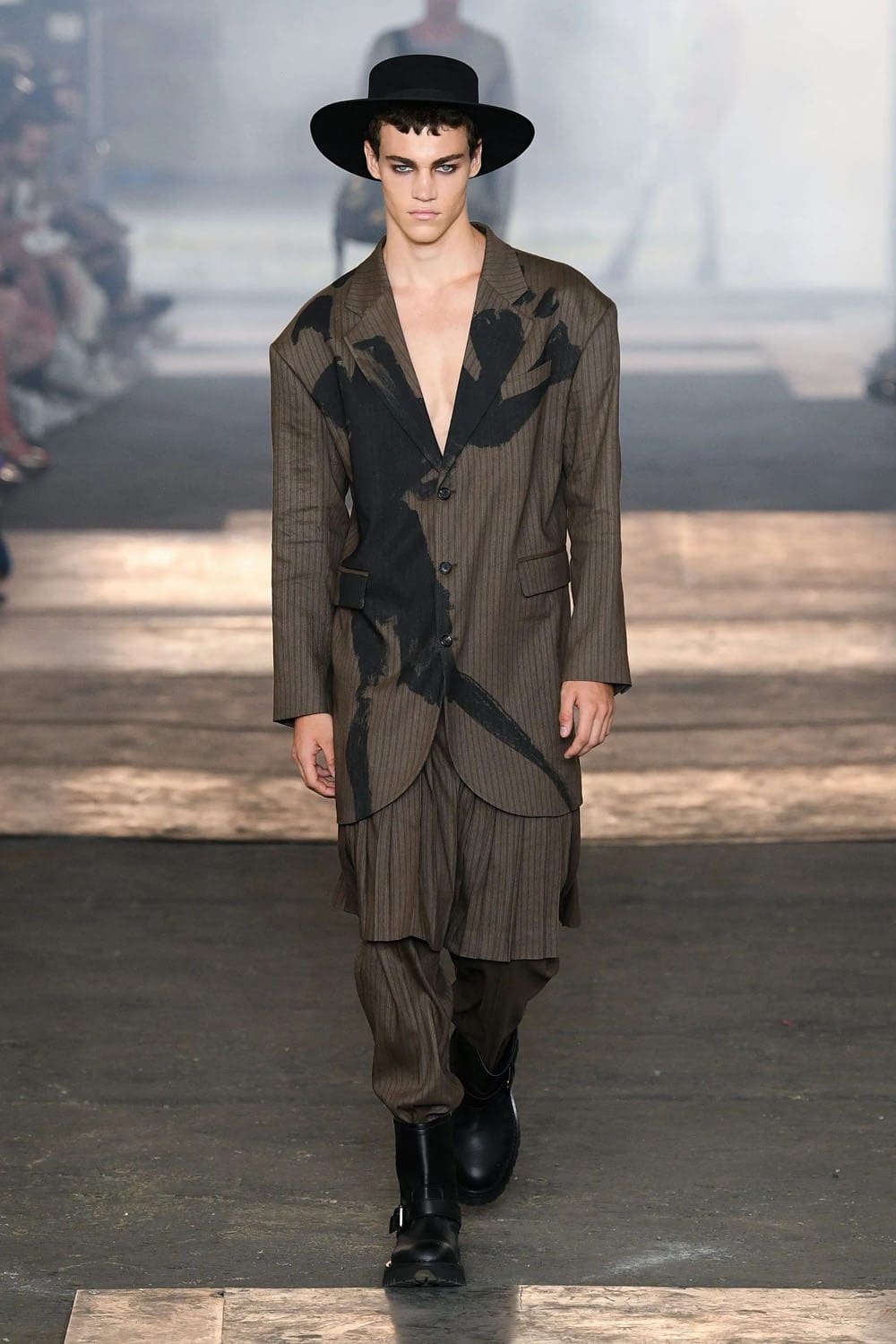 Moschino Homme Printemps Été 2023 Runway Magazine