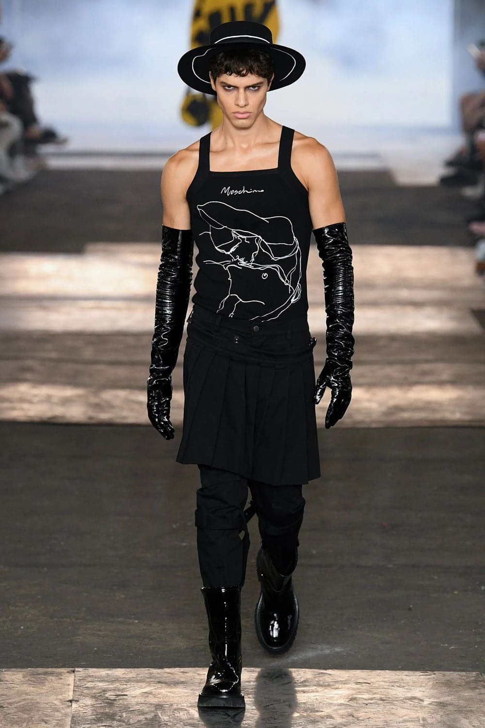 Moschino Homme Printemps Été 2023 Runway Magazine
