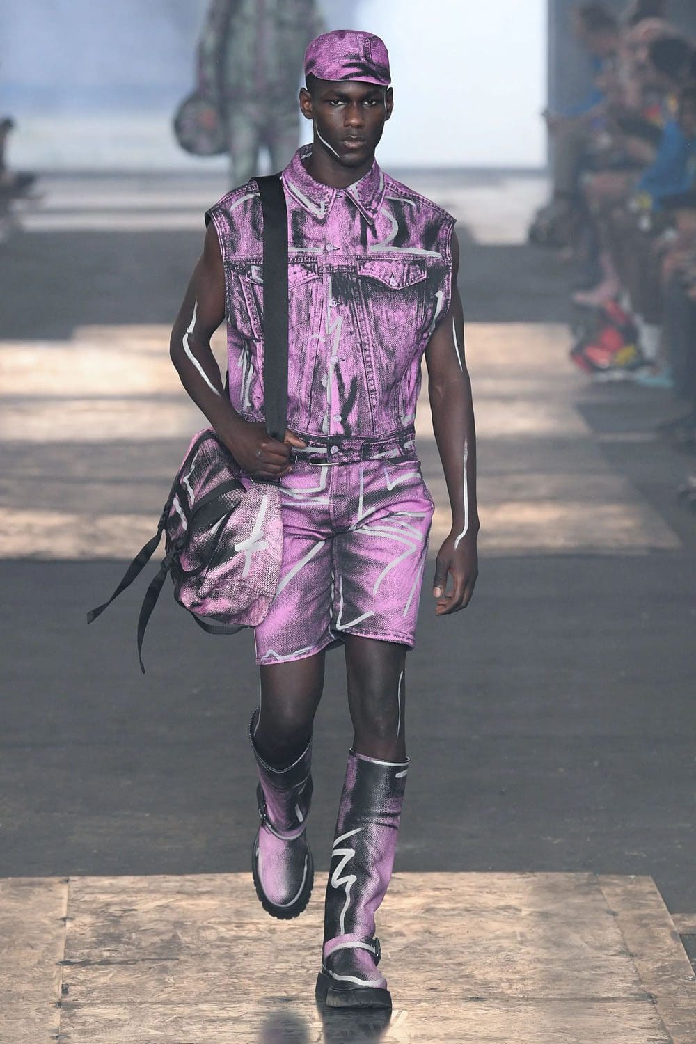 Moschino Homme Printemps Été 2023 Runway Magazine