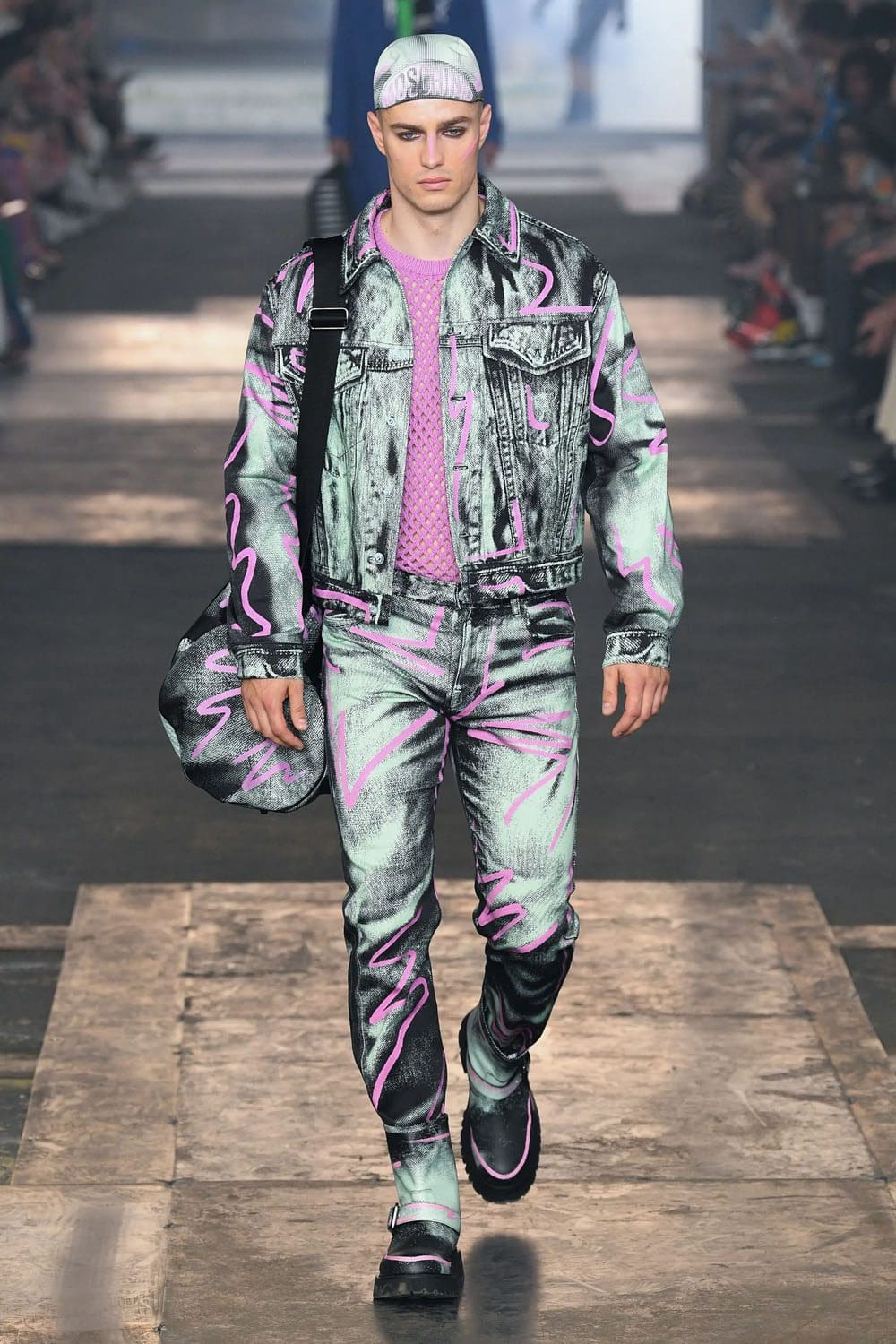 Moschino Homme Printemps Été 2023 Runway Magazine