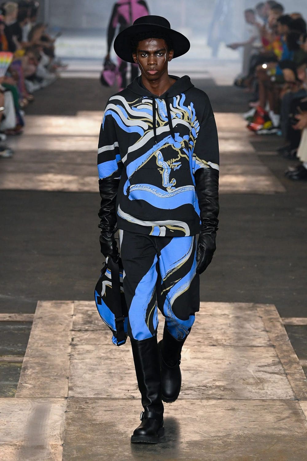 Moschino Homme Printemps Été 2023 Runway Magazine