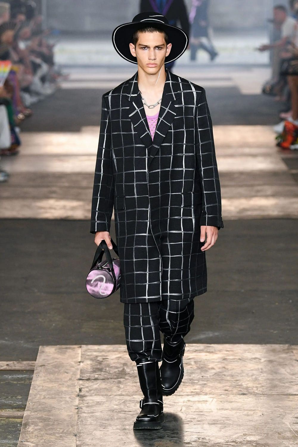 Moschino Homme Printemps Été 2023 Runway Magazine