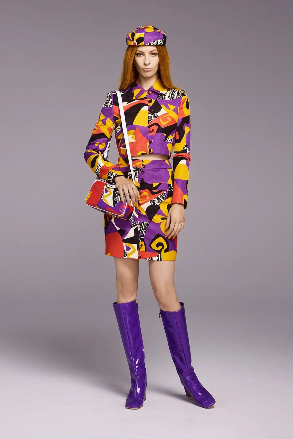 Moschino Resort 2023 Runway Magazin