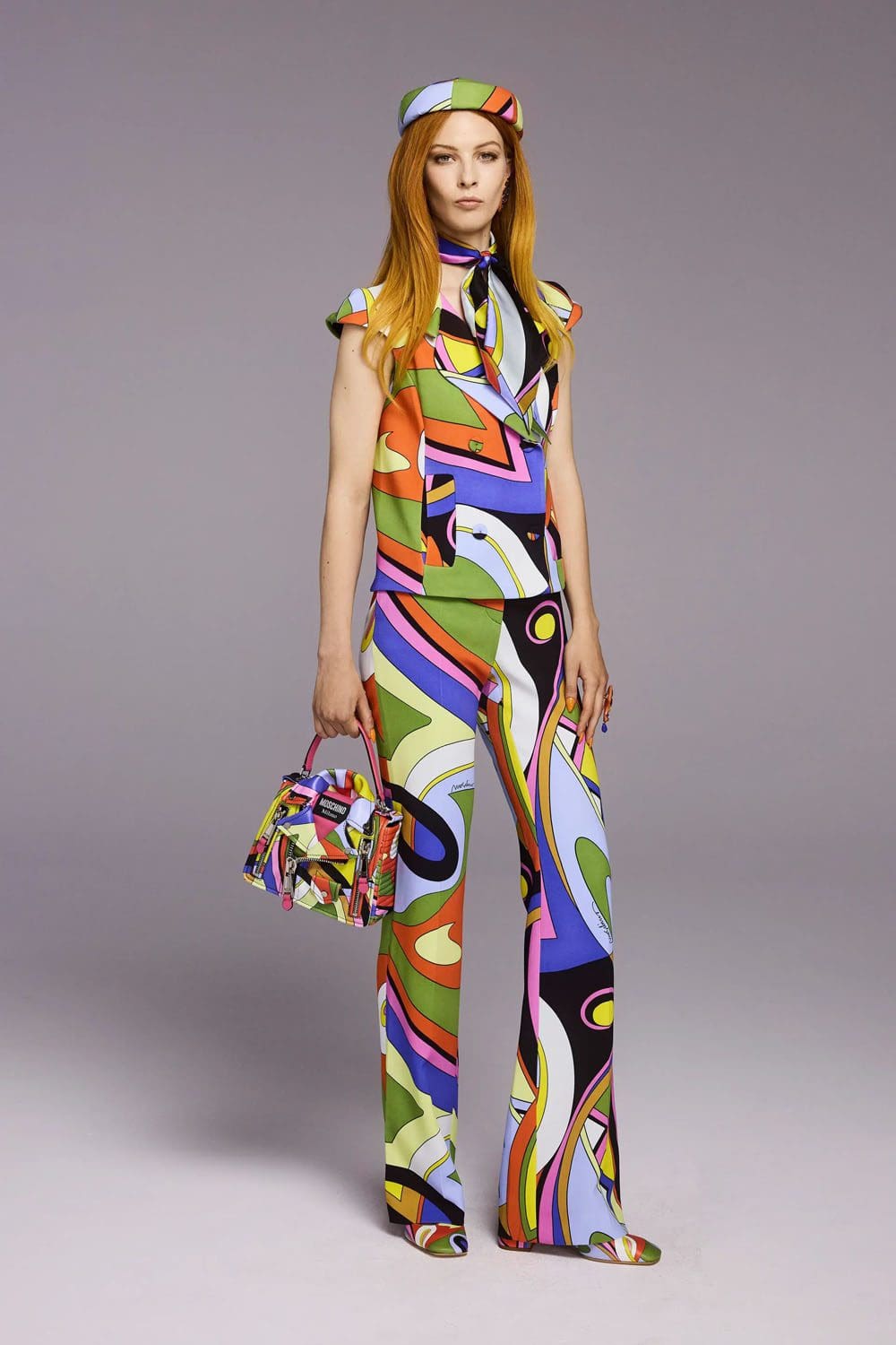 Moschino Resort 2023 Runway Magazin