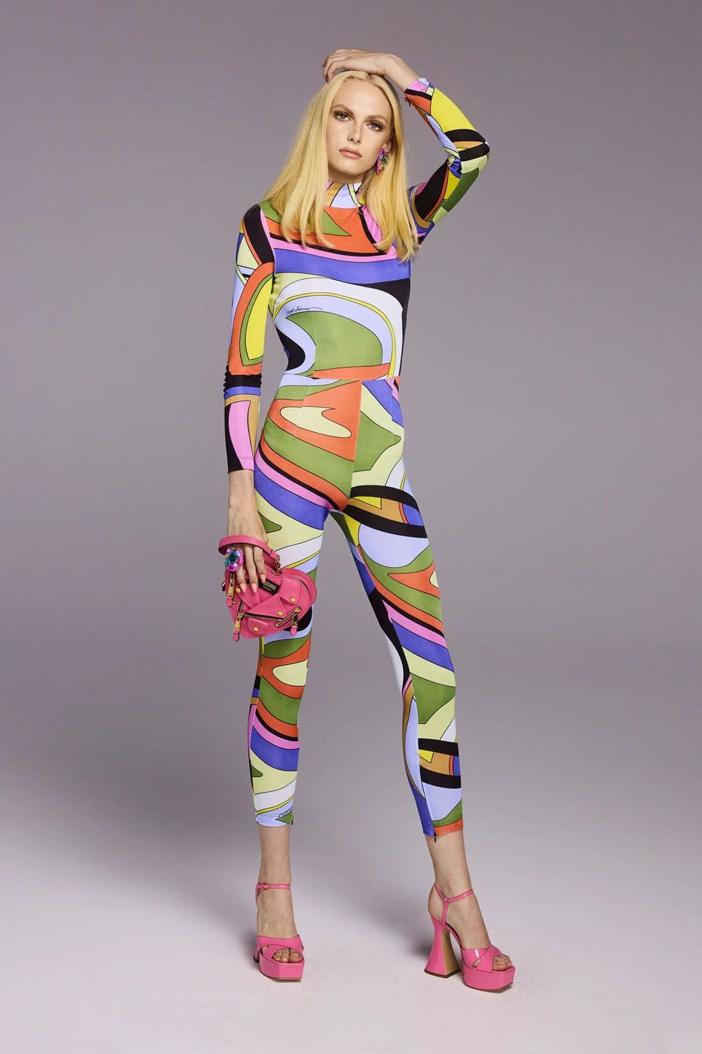 Moschino Resort 2023 Runway Magazin