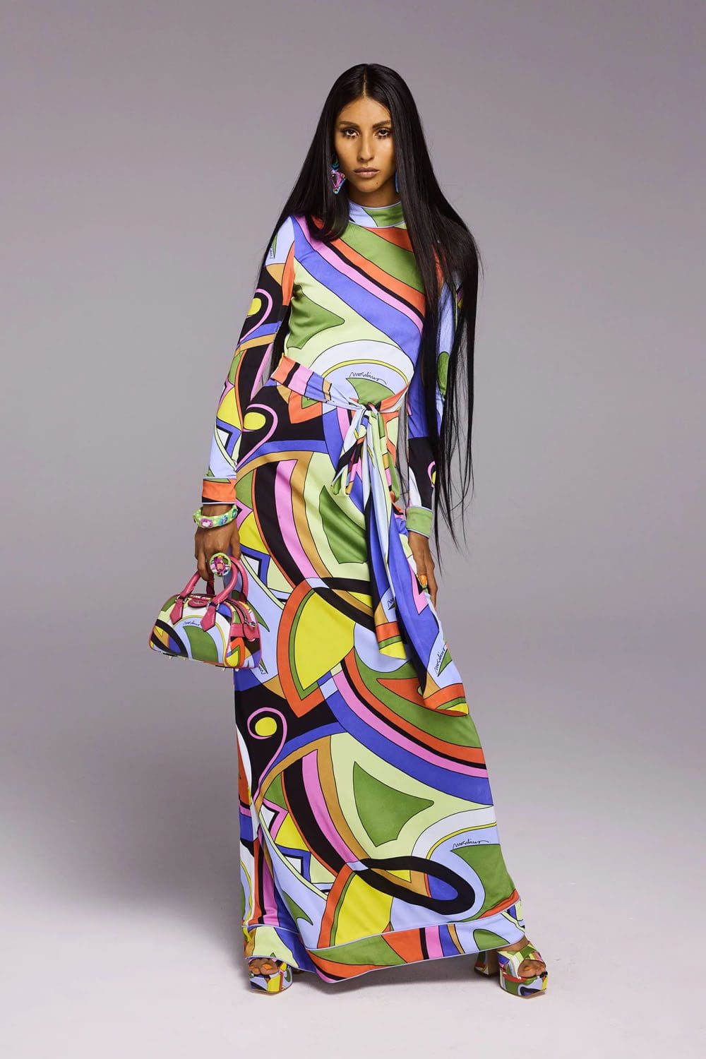 Moschino Resort 2023 Runway Magazin