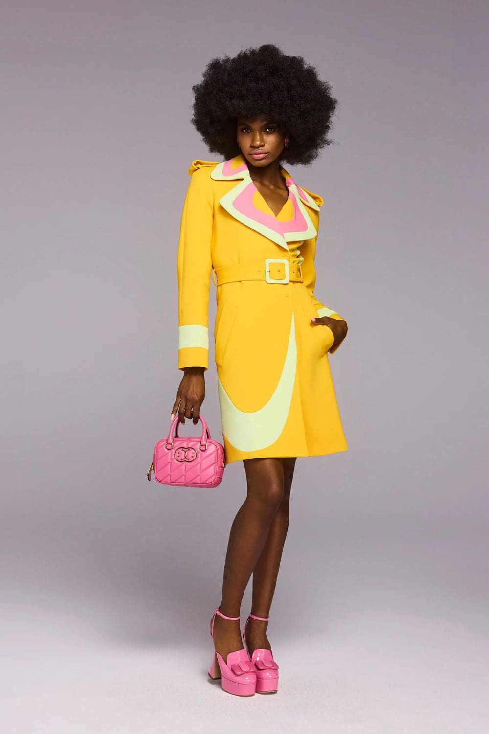 Moschino Resort 2023 Runway Magazin