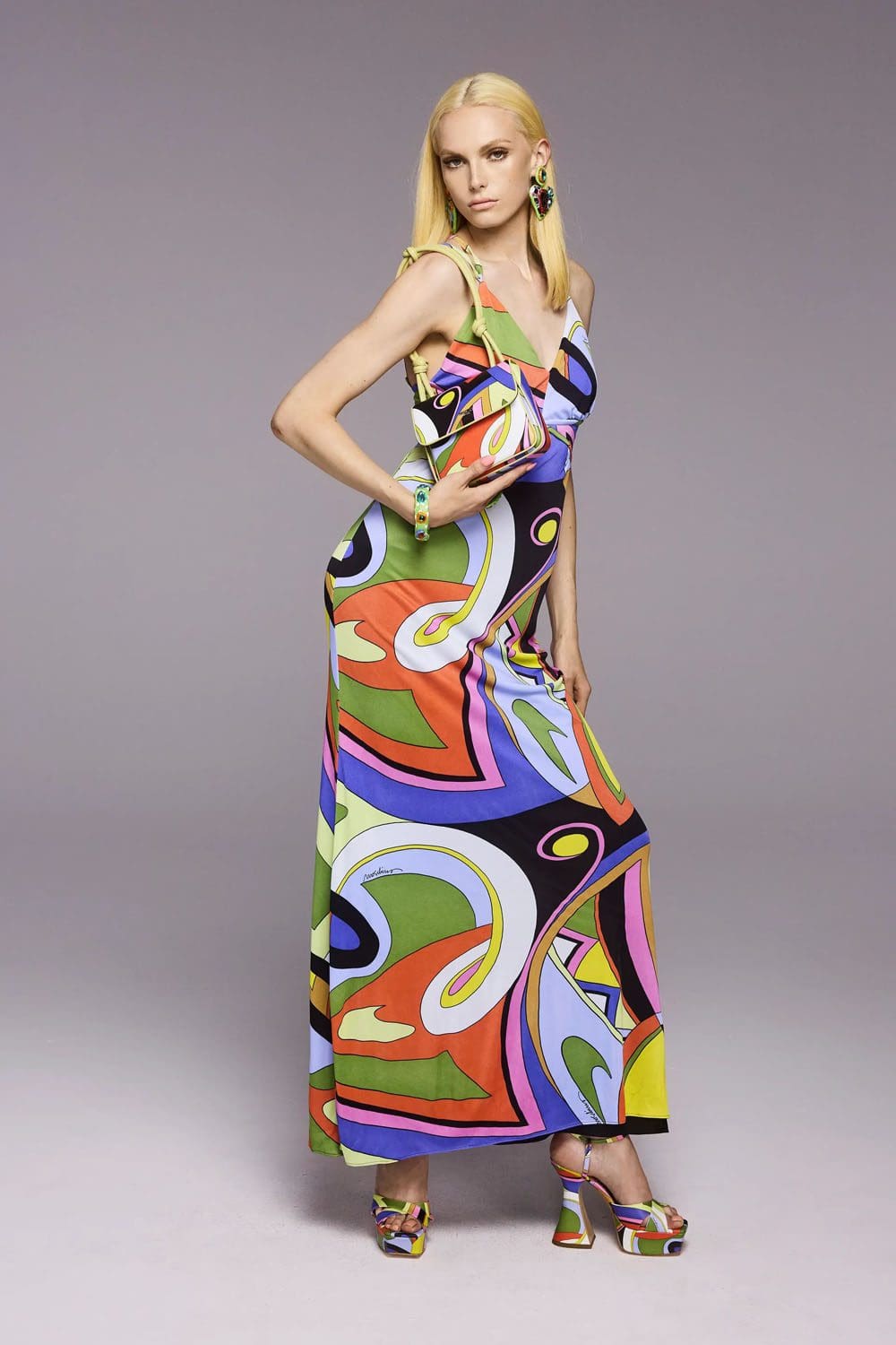 Moschino Resort 2023 Runway Magazin