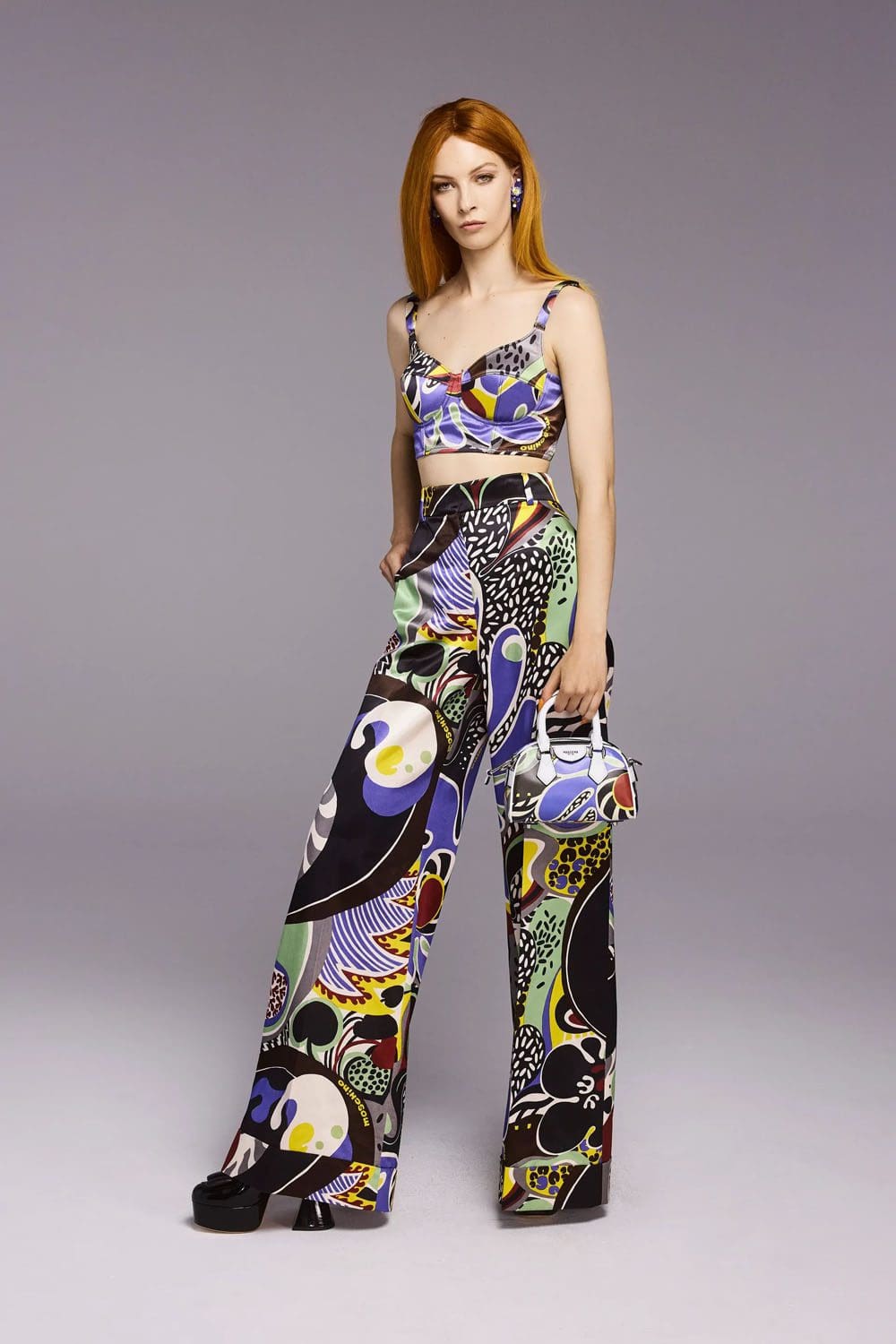 Moschino Resort 2023 Runway Magazin