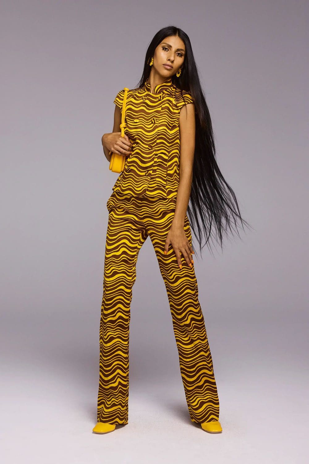Moschino Resort 2023 Runway Magazin