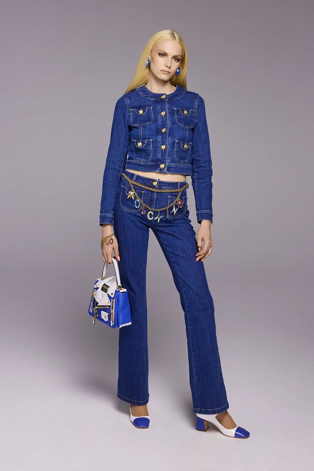 Moschino Resort 2023 Runway Magazin