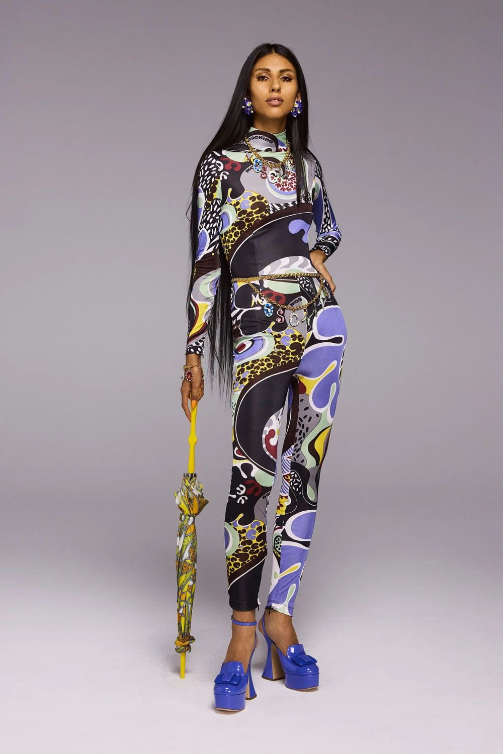 Moschino Resort 2023 Runway Magazin