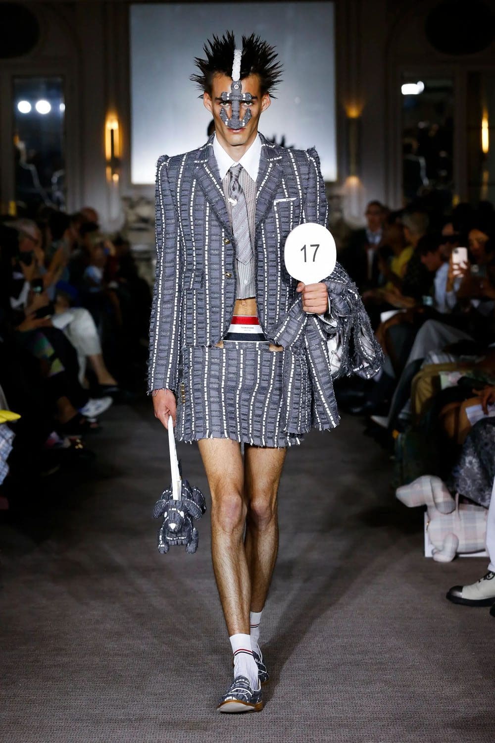 トム ブラウン 春夏 2023 Runway 雑誌