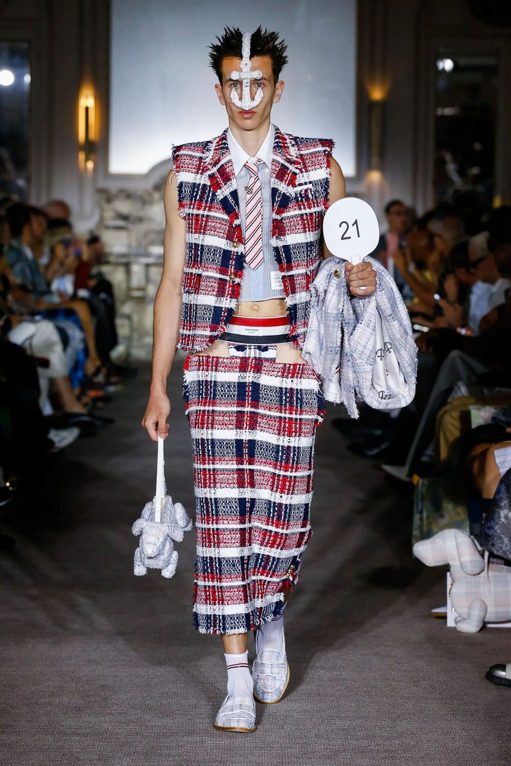 トム ブラウン 春夏 2023 Runway 雑誌