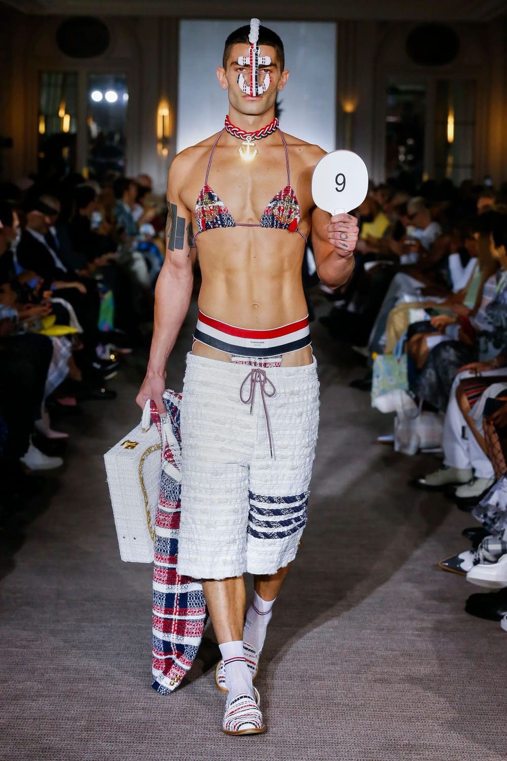 トム ブラウン 春夏 2023 Runway 雑誌