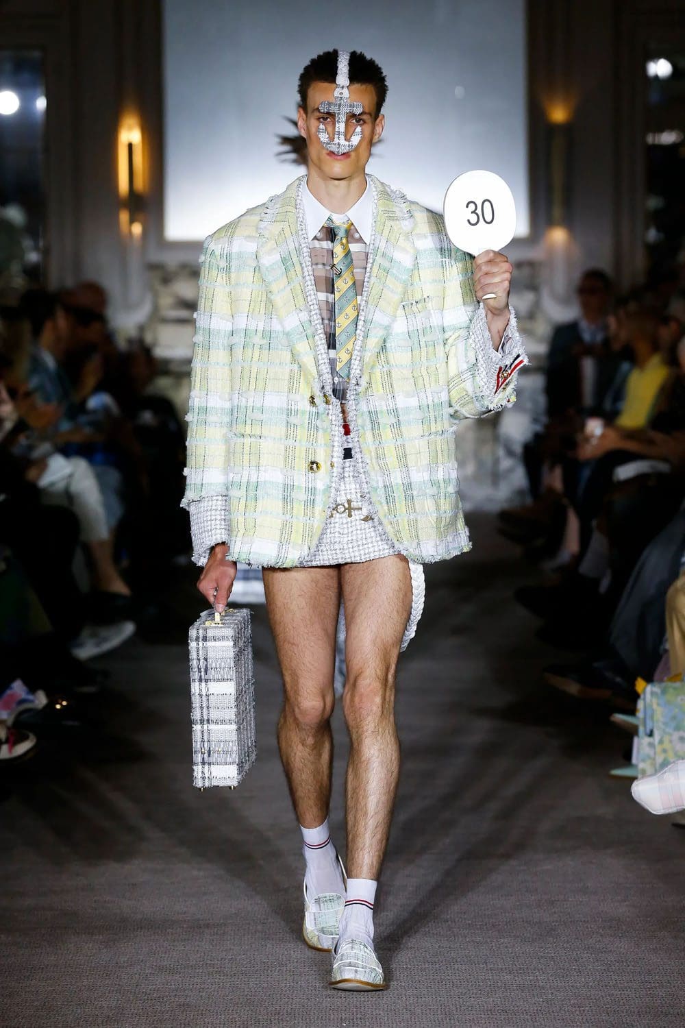 トム ブラウン 春夏 2023 Runway 雑誌