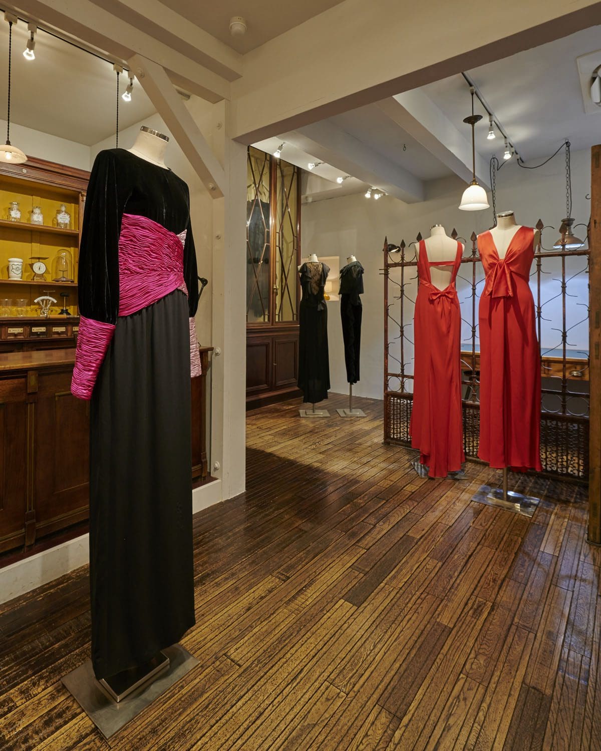 VALENTINO VINTAGE O VESTIDO VINTAGE - RUNWAY MAGAZINE