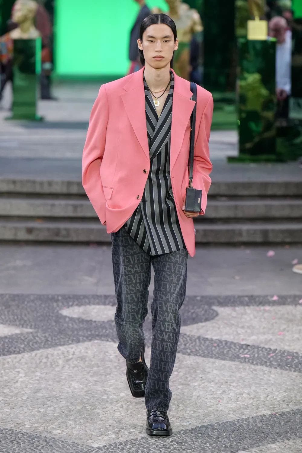 Versace Herren Frühling Sommer 2023 Runway Magazin