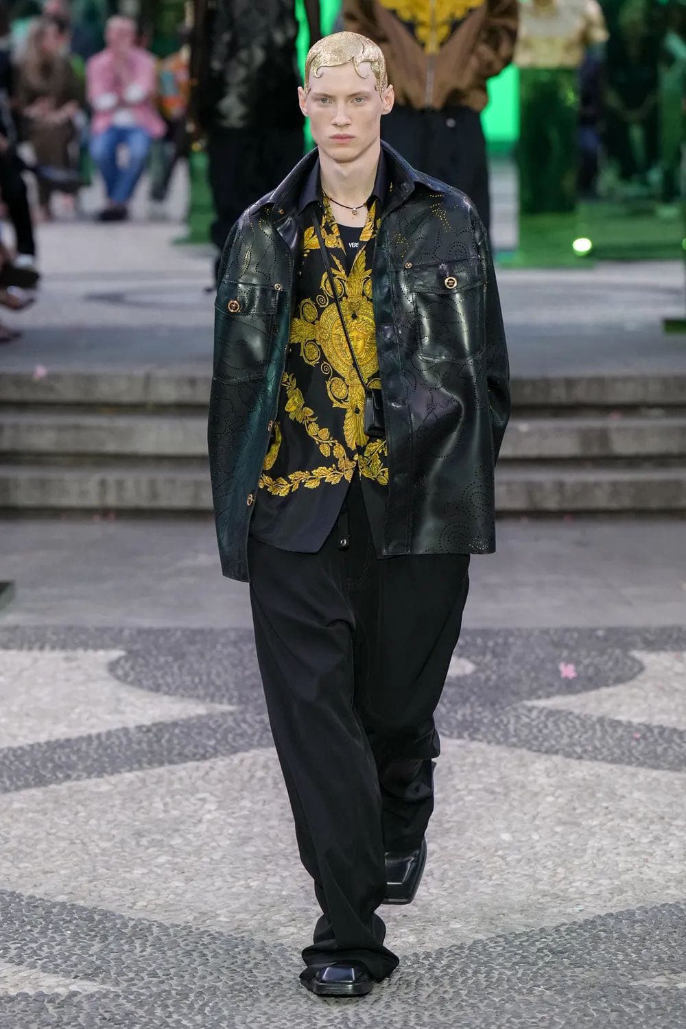 Versace Herren Frühling Sommer 2023 Runway Magazin