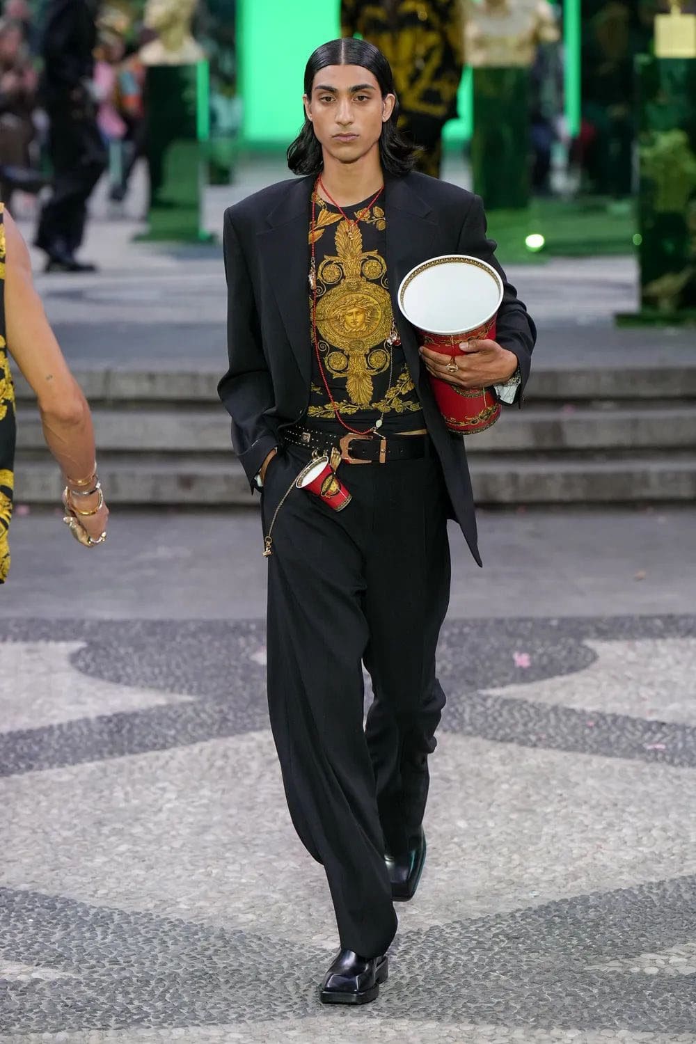 Versace Herren Frühling Sommer 2023 Runway Magazin