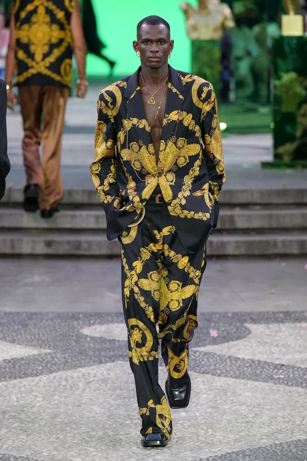 Versace Herren Frühling Sommer 2023 Runway Magazin