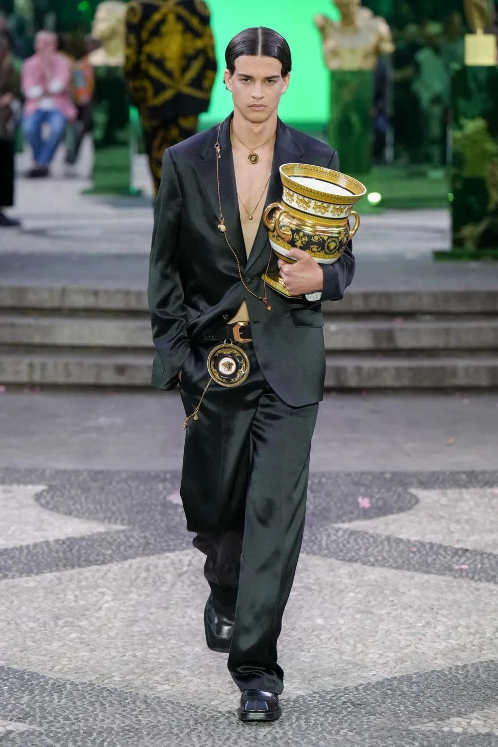Versace Herren Frühling Sommer 2023 Runway Magazin
