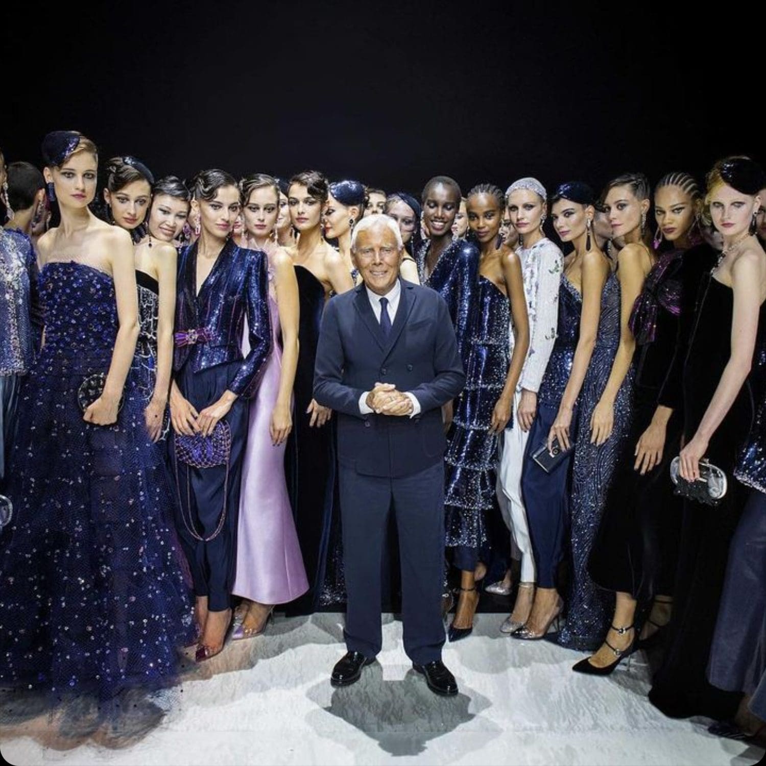 Giorgio Armani Privé Fall Winter 2022-2023 - RUNWAY MAGAZINE