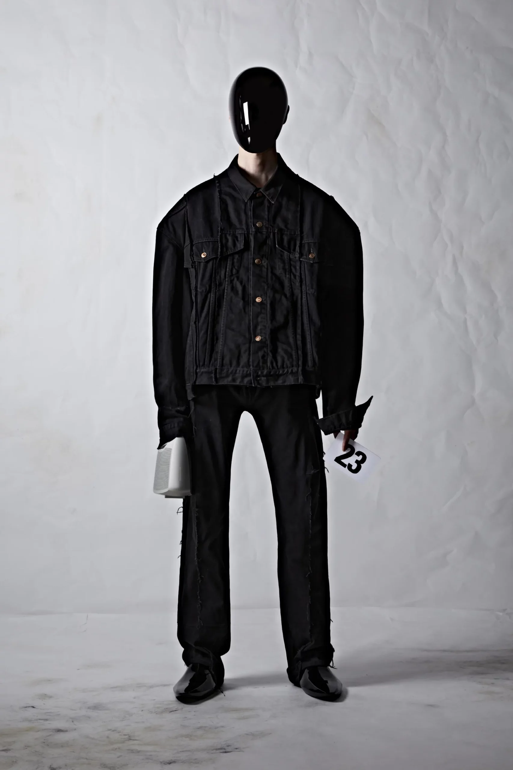 Balenciaga 2022 秋冬高级定制系列-2023 Runway 杂志