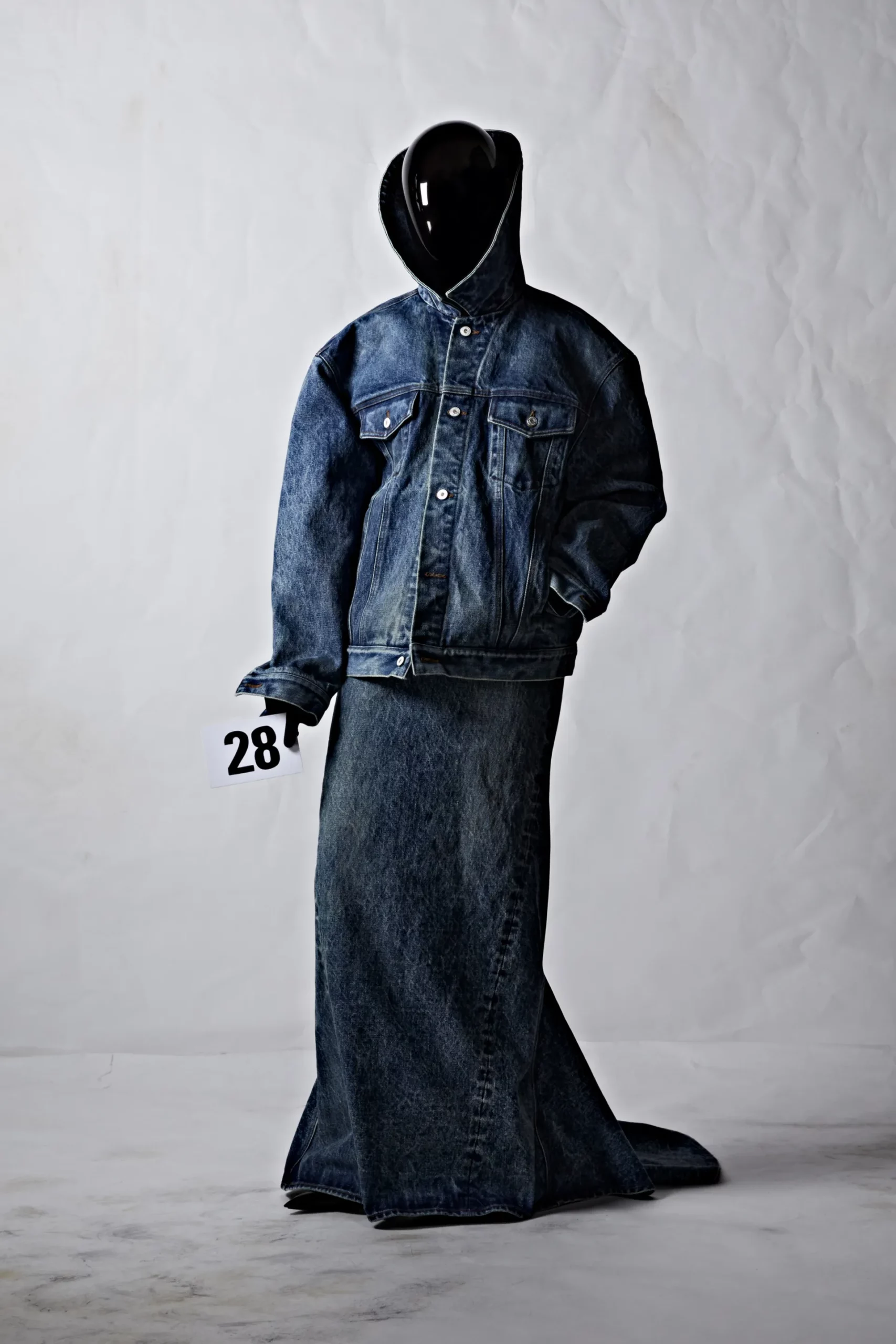Balenciaga 2022 秋冬高级定制系列-2023 Runway 杂志