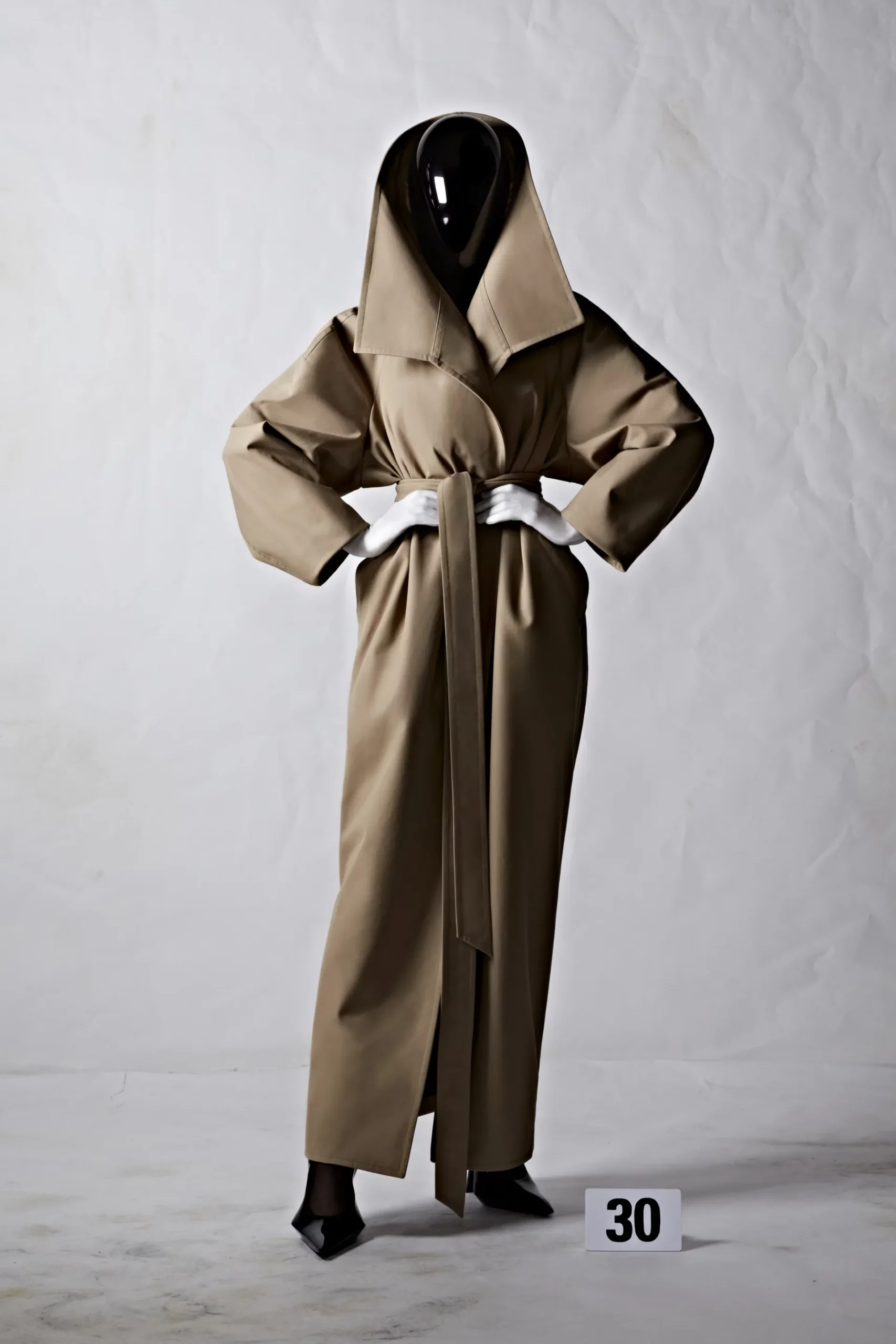 Balenciaga 2022 秋冬高级定制系列-2023 Runway 杂志