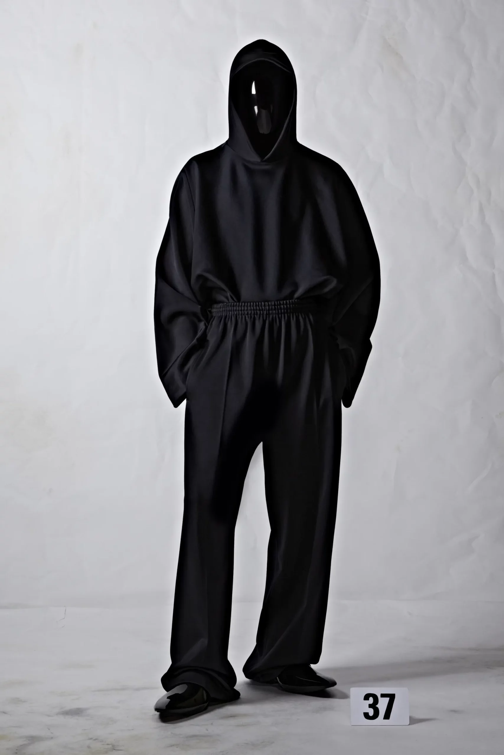 Balenciaga 2022 秋冬高级定制系列-2023 Runway 杂志