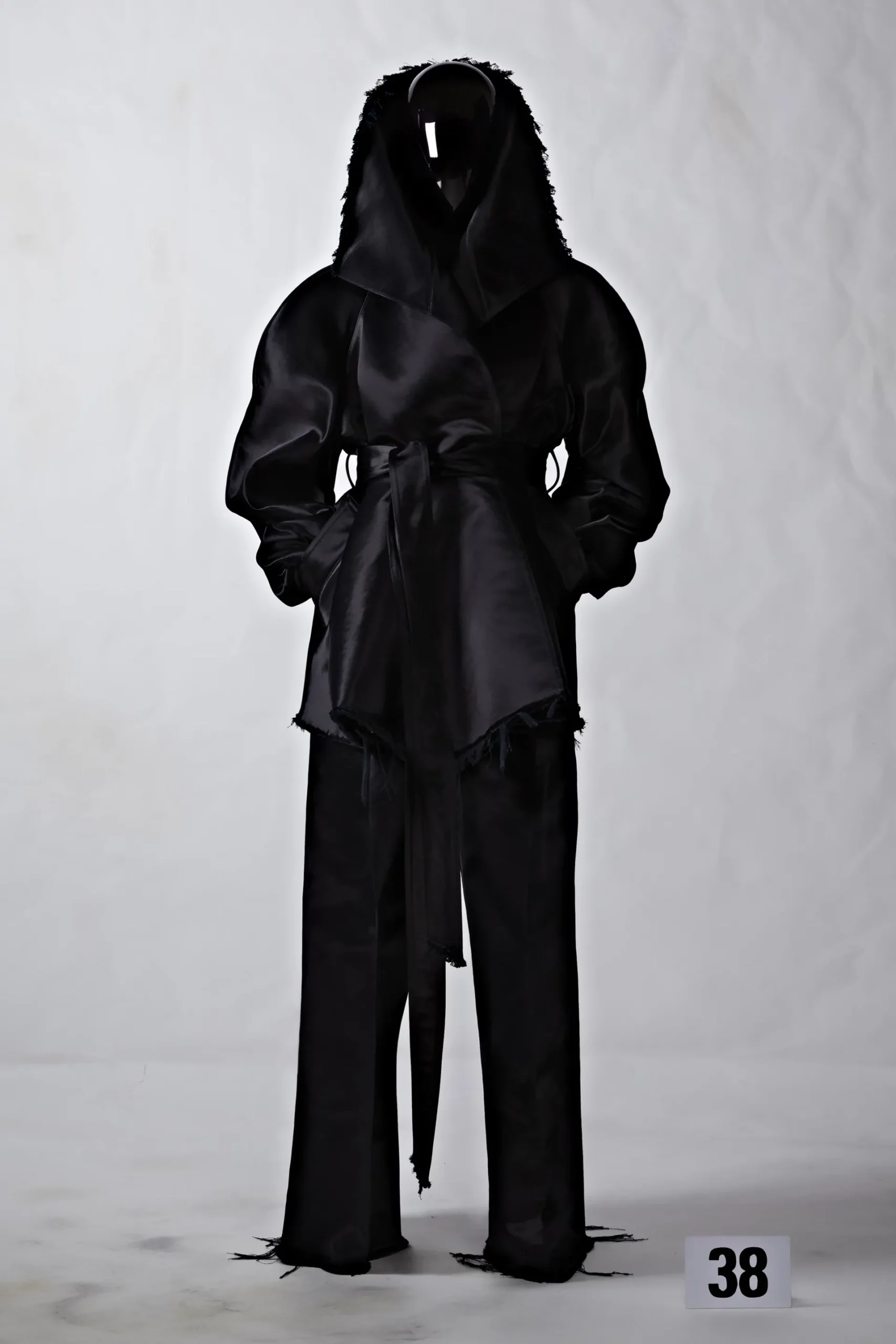 Balenciaga 2022 秋冬高级定制系列-2023 Runway 杂志