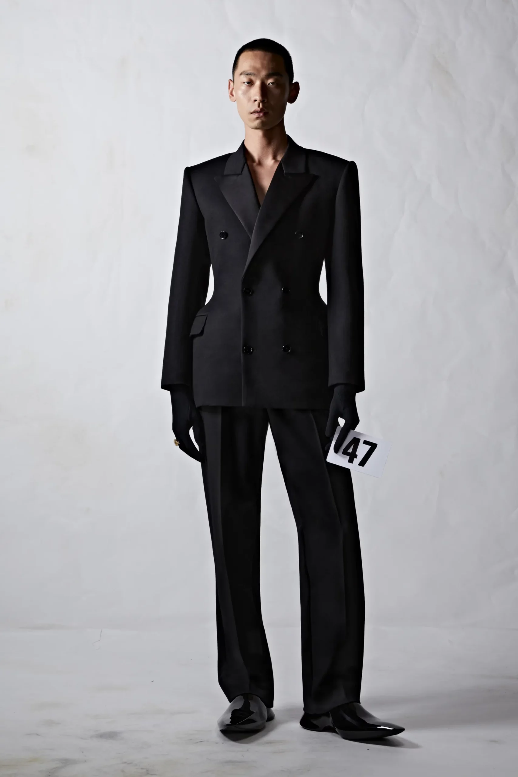 Balenciaga 2022 秋冬高级定制系列-2023 Runway 杂志