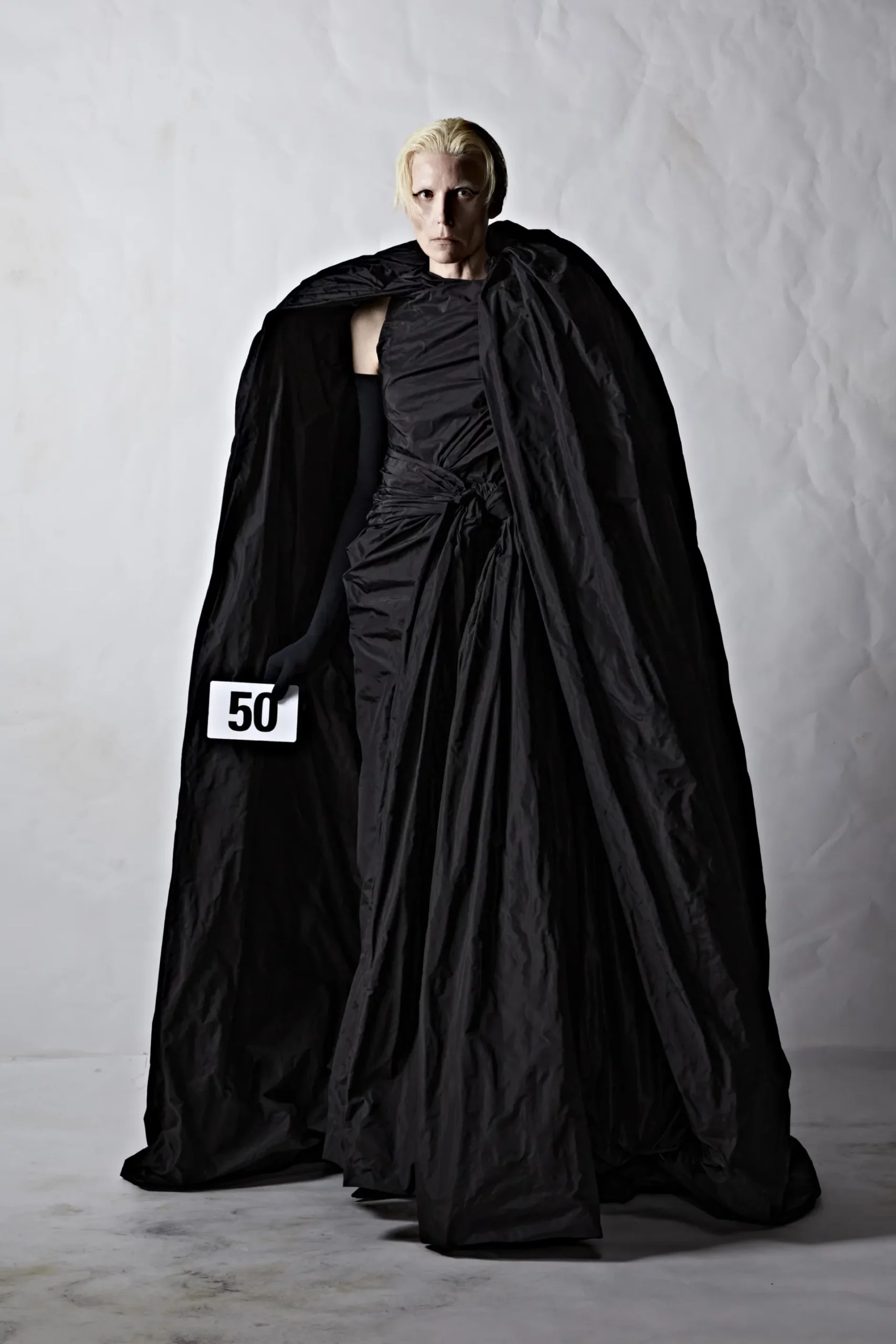 Balenciaga 2022 秋冬高级定制系列-2023 Runway 杂志