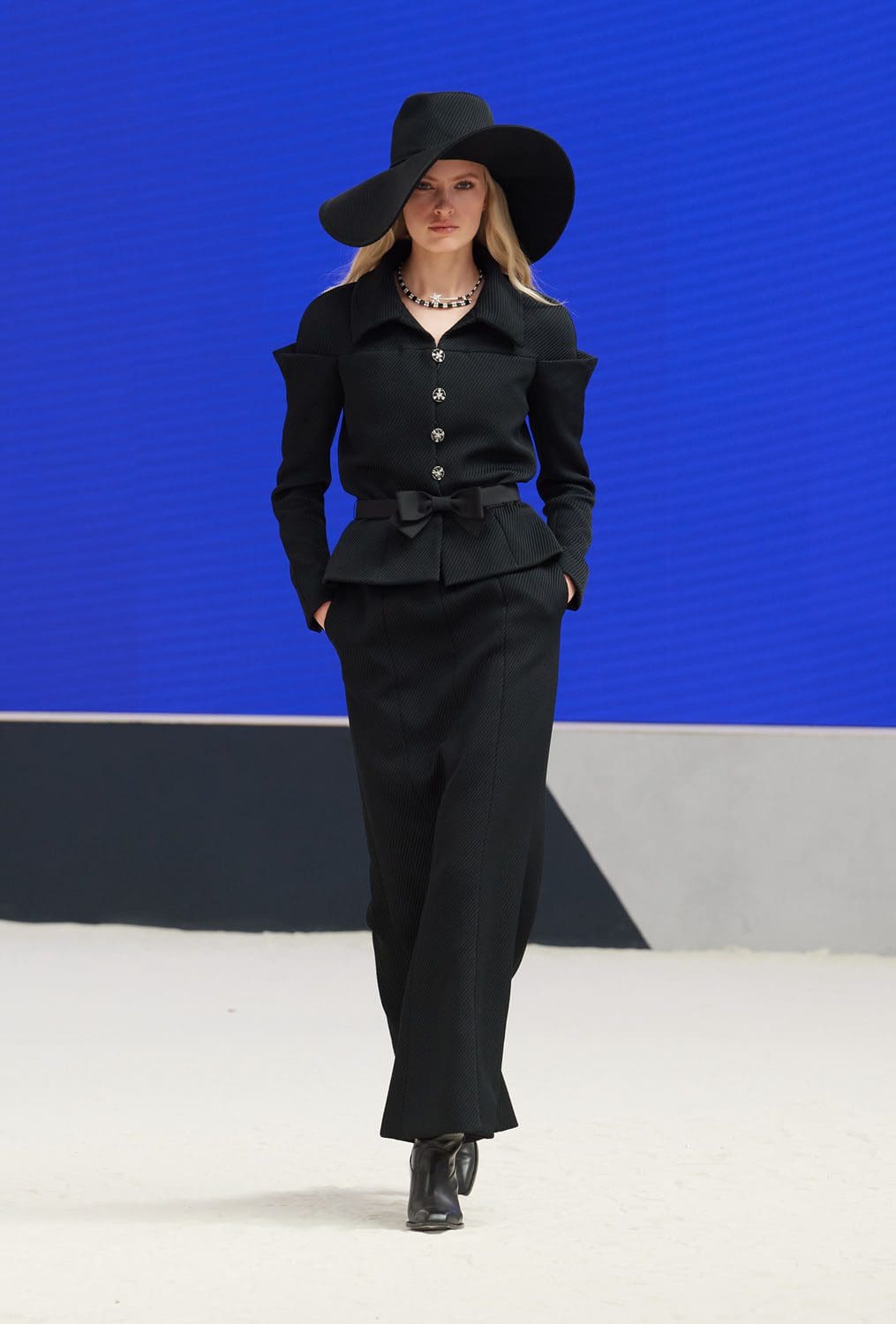 香奈儿 2022 秋冬高级定制系列-2023 Runway 杂志