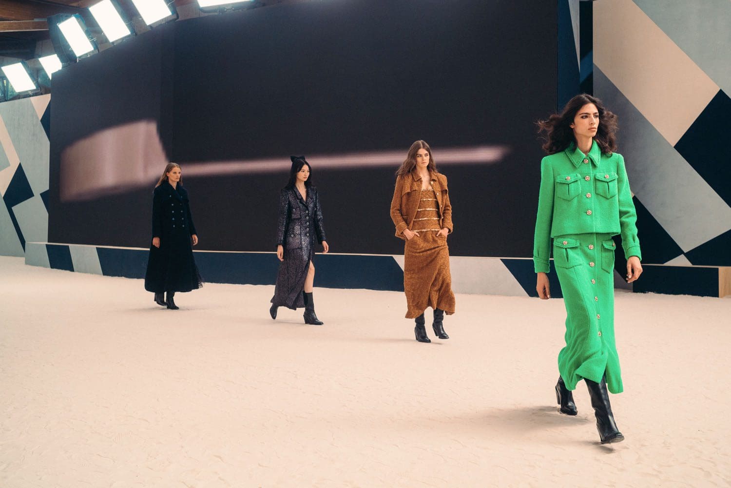 香奈儿 2022 秋冬高级定制系列-2023 Runway 杂志
