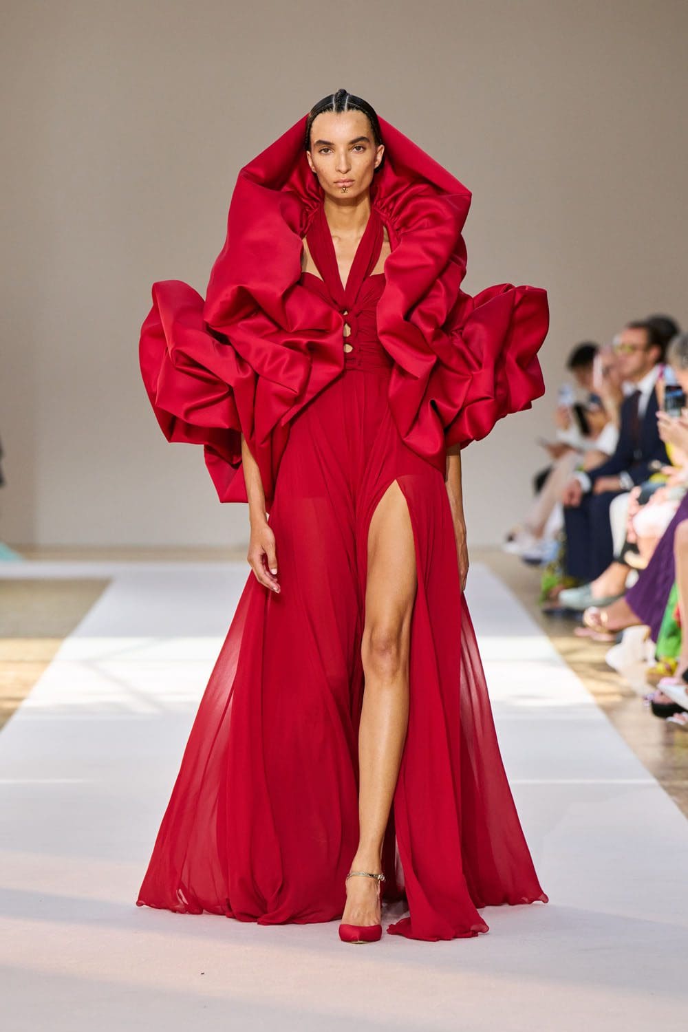 Elie Saab Haute Couture осень 2022-2023 Runway Магазины
