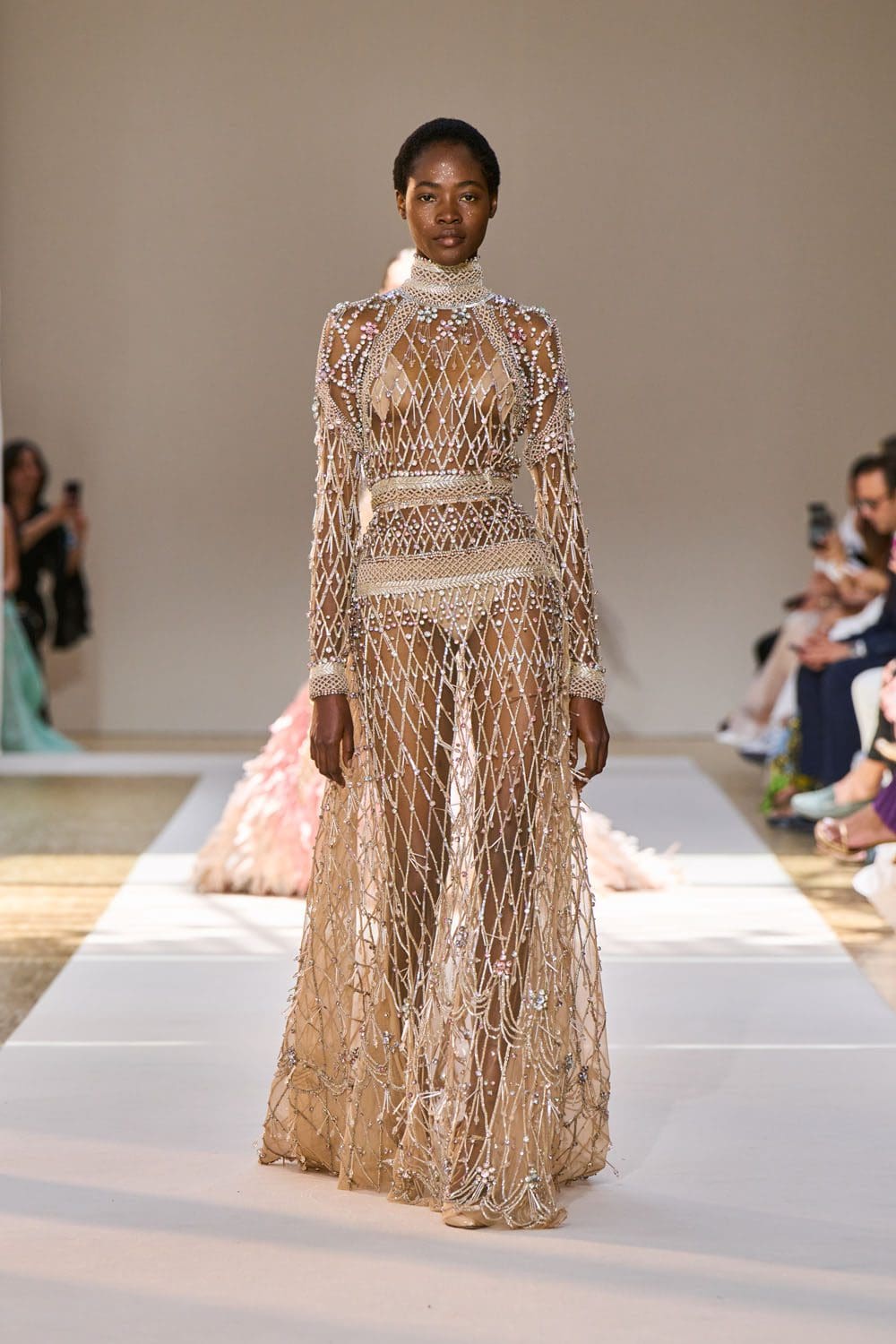 Elie Saab Haute Couture осень 2022-2023 Runway Магазины