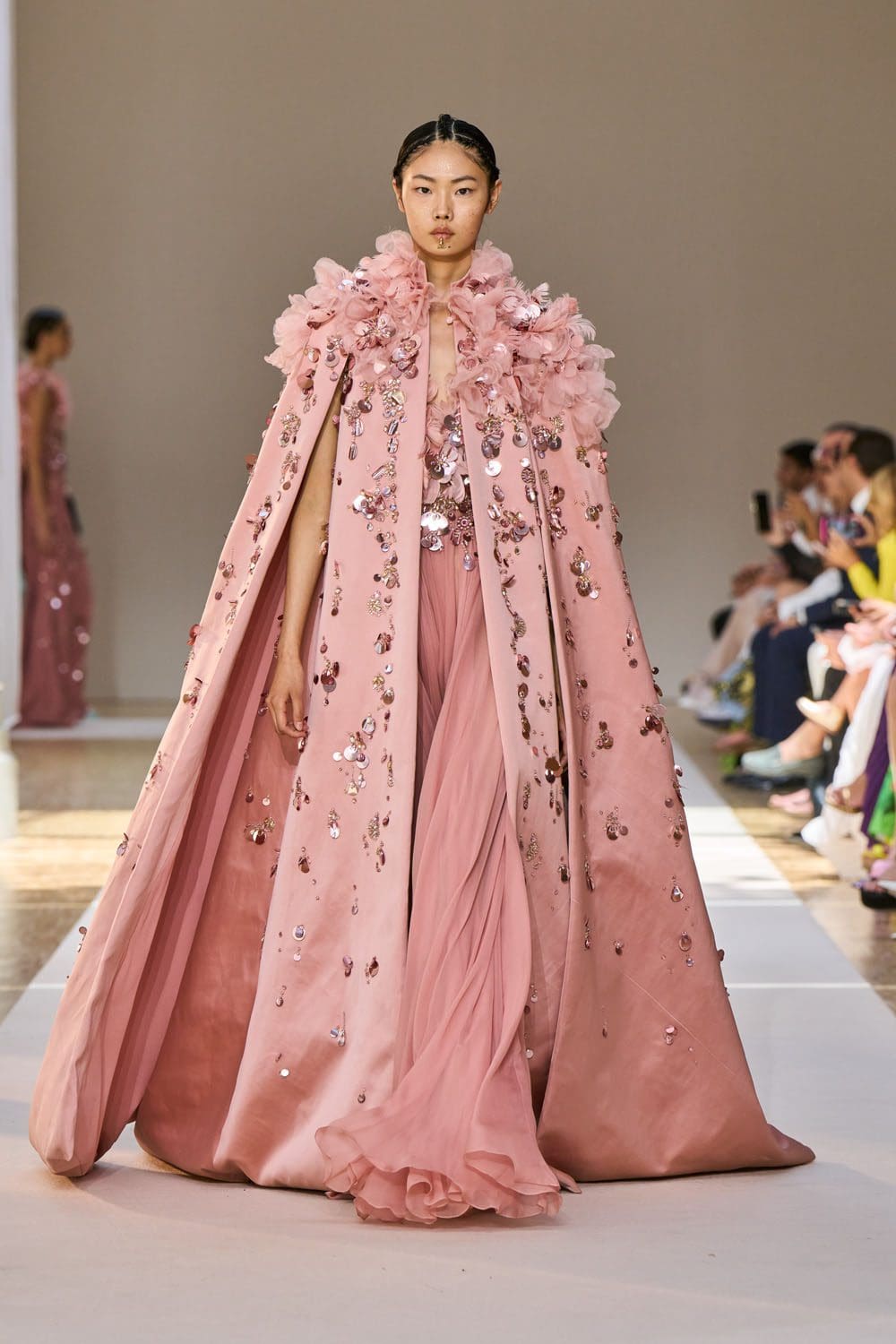 Elie Saab Haute Couture осень 2022-2023 Runway Магазины