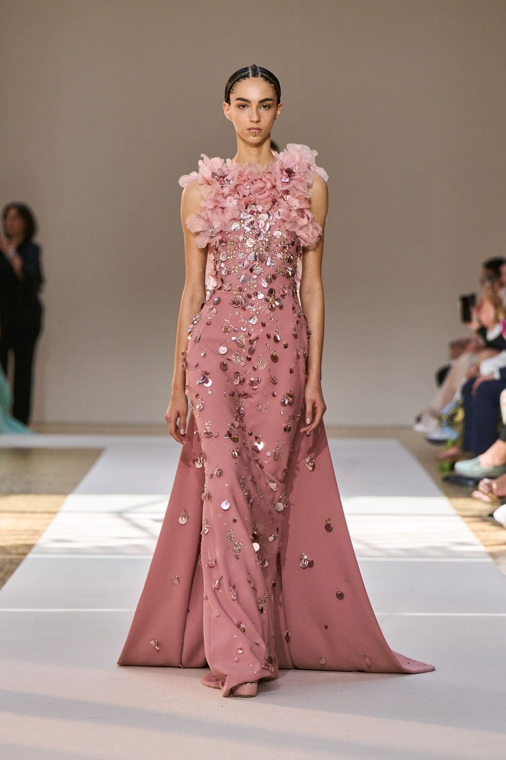 Elie Saab Haute Couture осень 2022-2023 Runway Магазины