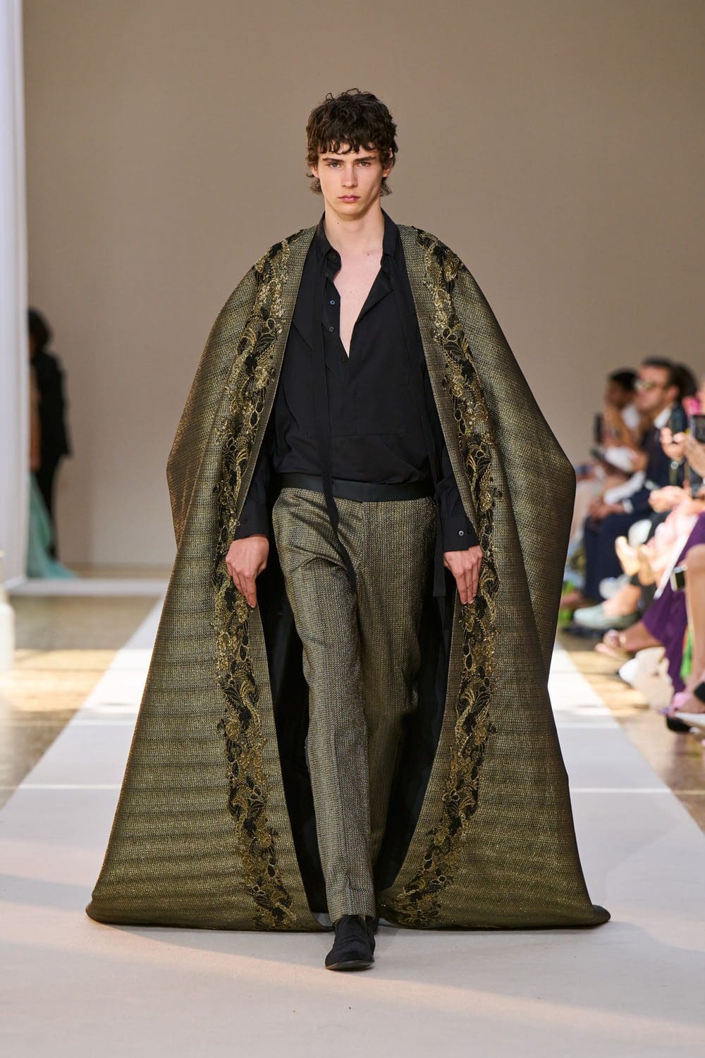 Elie Saab Haute Couture осень 2022-2023 Runway Магазины
