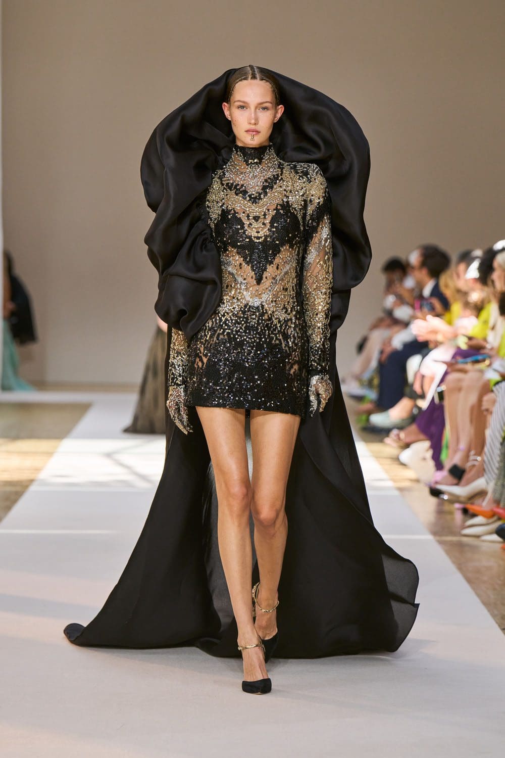 Elie Saab Haute Couture осень 2022-2023 Runway Магазины