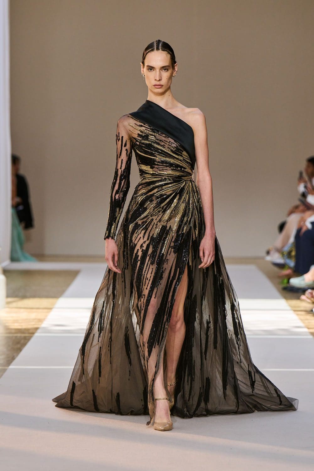 Elie Saab Haute Couture осень 2022-2023 Runway Магазины